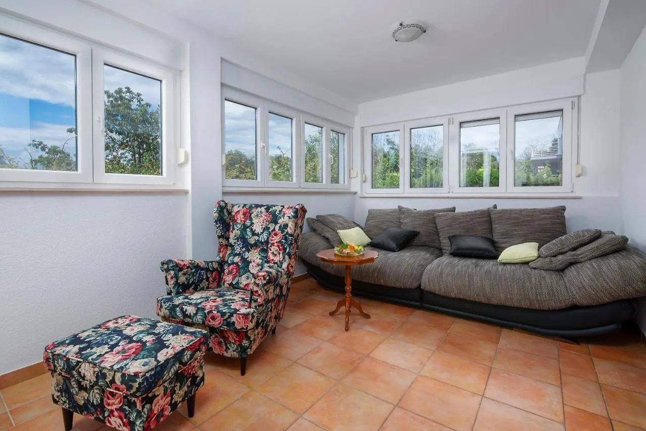 Villa Vera Banjole 0*,