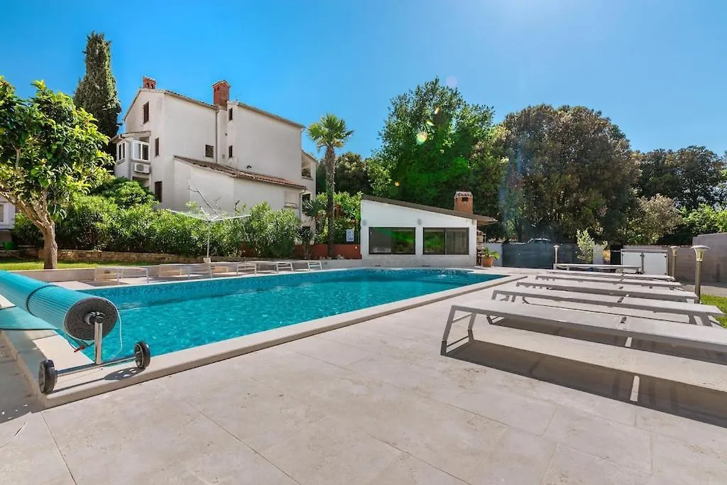 Villa Vera Banjole 0*,