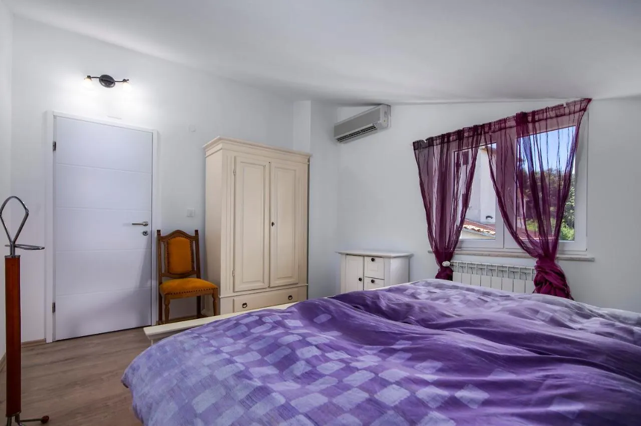 Villa Vera Banjole 0*,