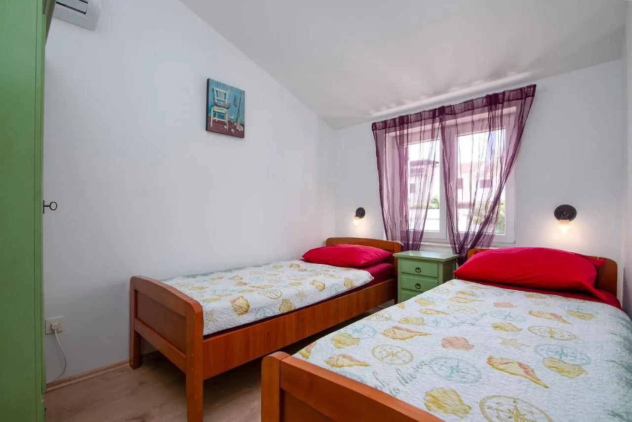 Villa Vera Banjole 0*,  Croatia