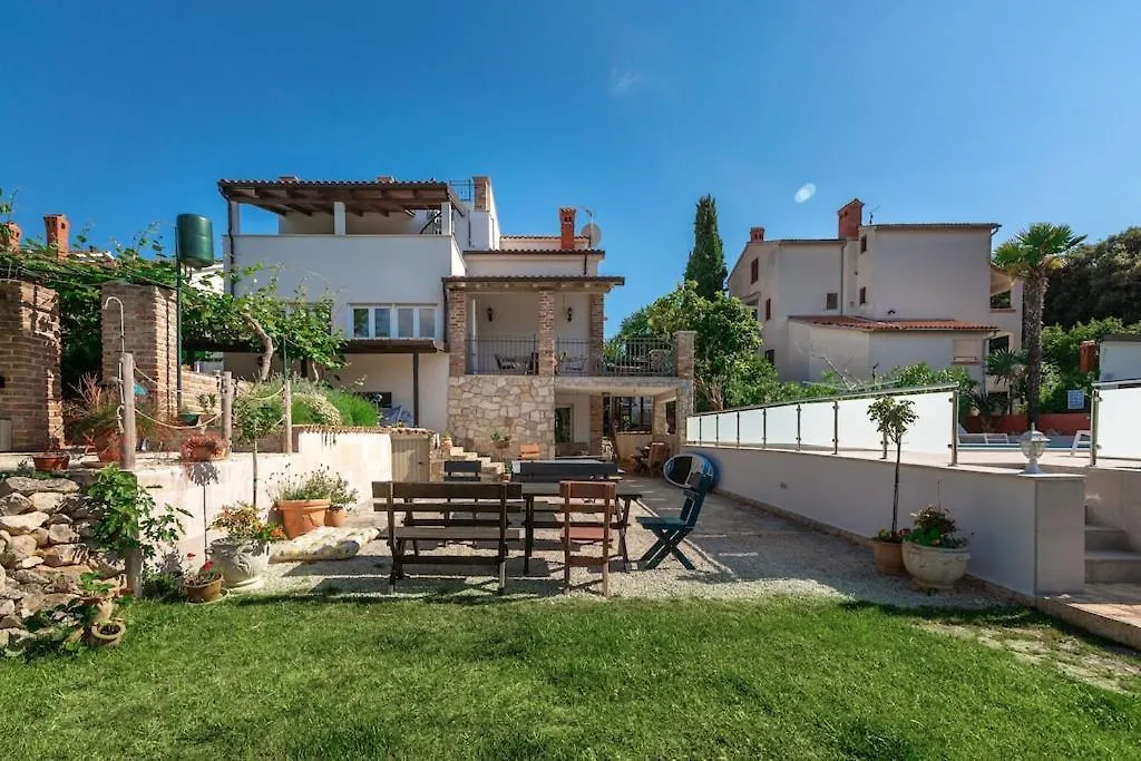 Villa Vera Banjole 0*,  Croatia