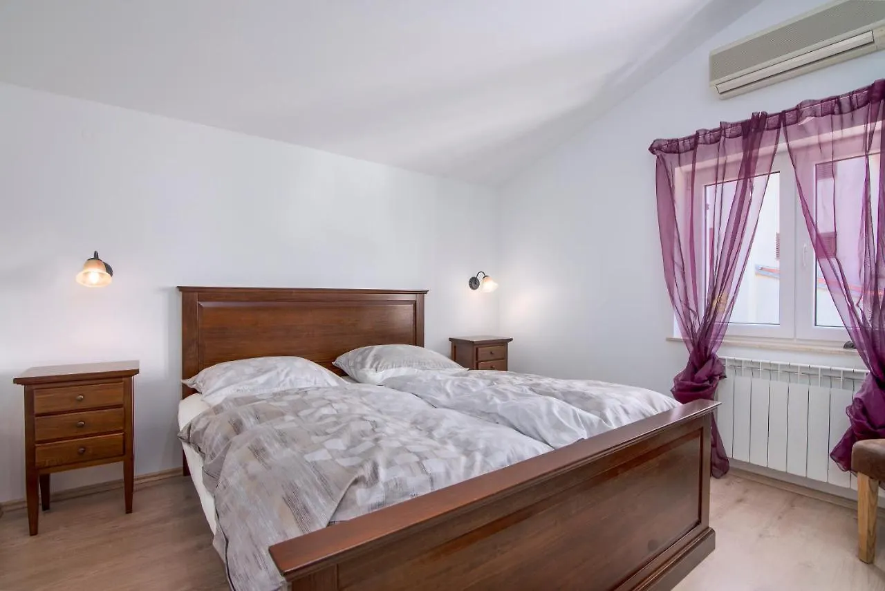 Villa Vera Banjole 0*,  Croatia